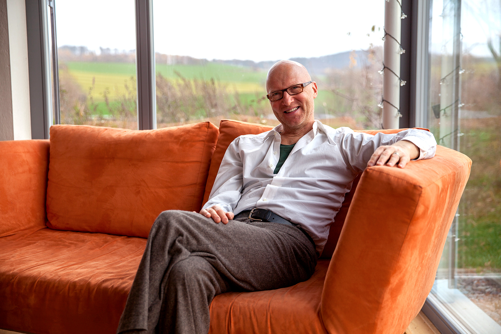 Manfred Mudelsee sitting on a sofa